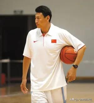 李楠解禁，会不会替代许利民担任北京男篮教练！
时间过得真来，因为不积极比赛被禁赛