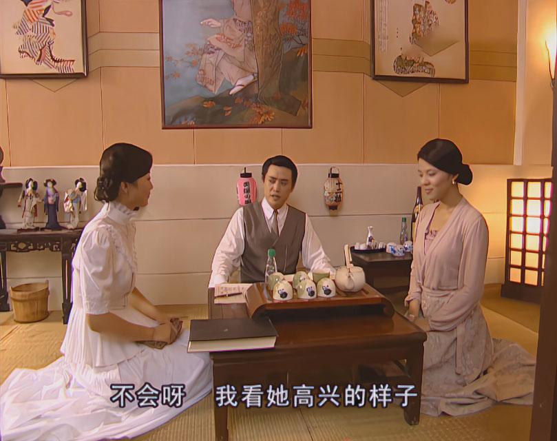 这三个人生活的可真融洽，四姐太识时务了，既然管不了丈夫，所幸成全他，这样丈夫还能