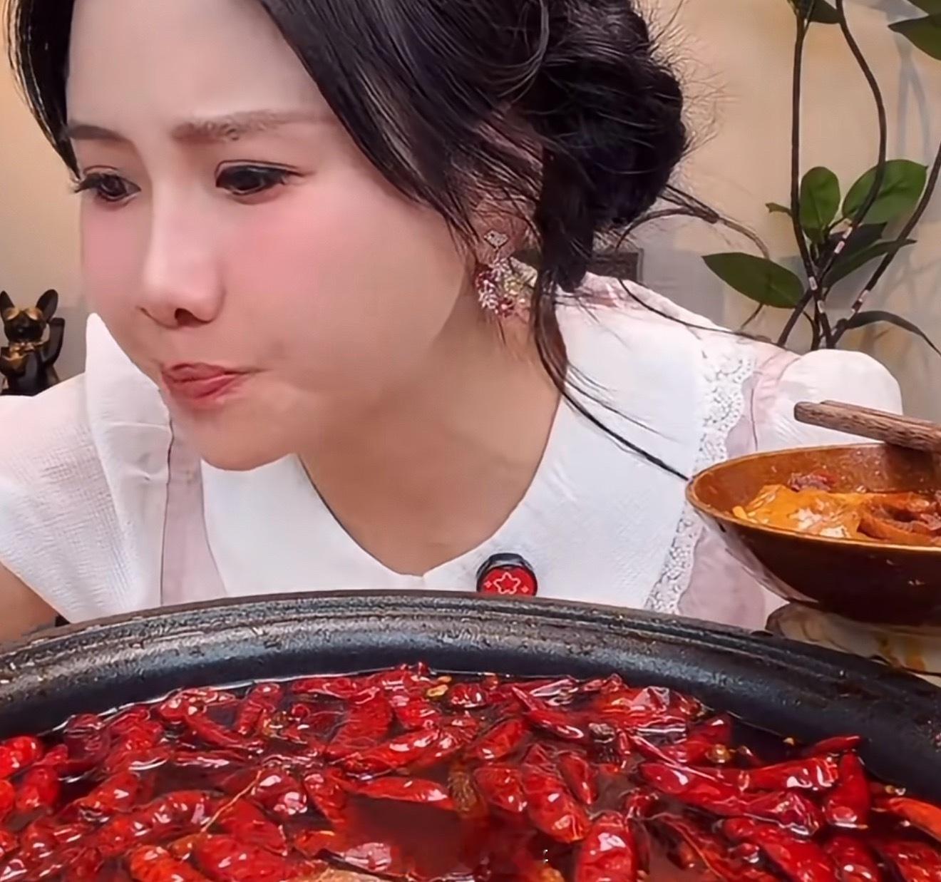 吃播答健康题大翻车吃播只是会吃，你们出健康题，他们肯定答不上来，他要是能精准说出