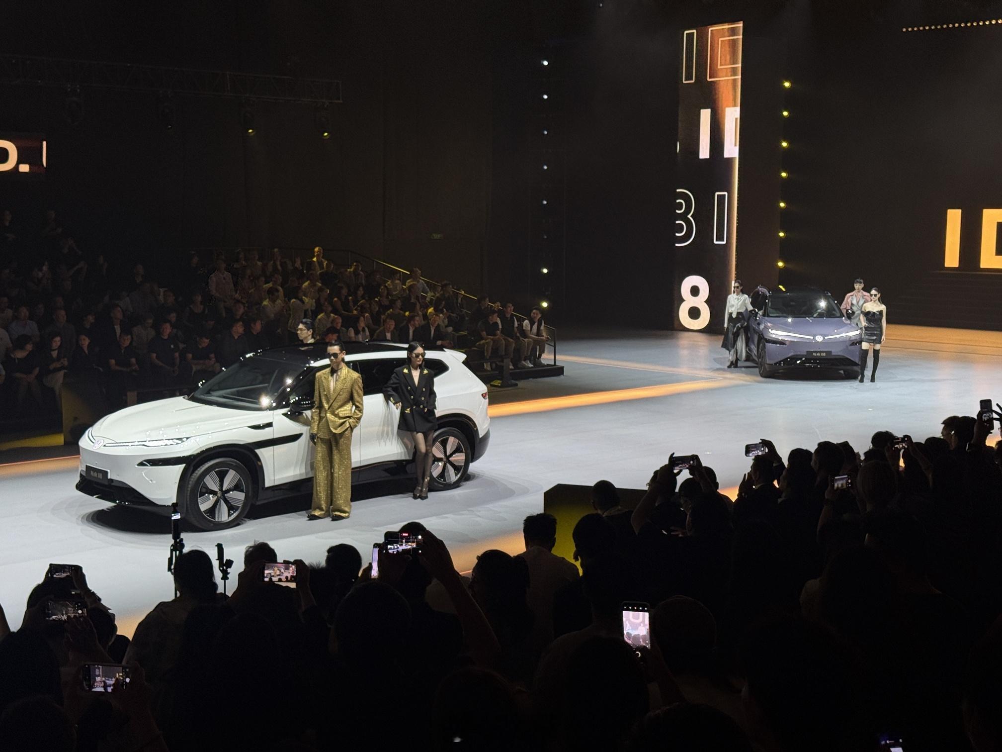 座驾NEWS汽场全开 历经24个月的潜心开发，金标大众旗下首款全时互联全尺寸纯电