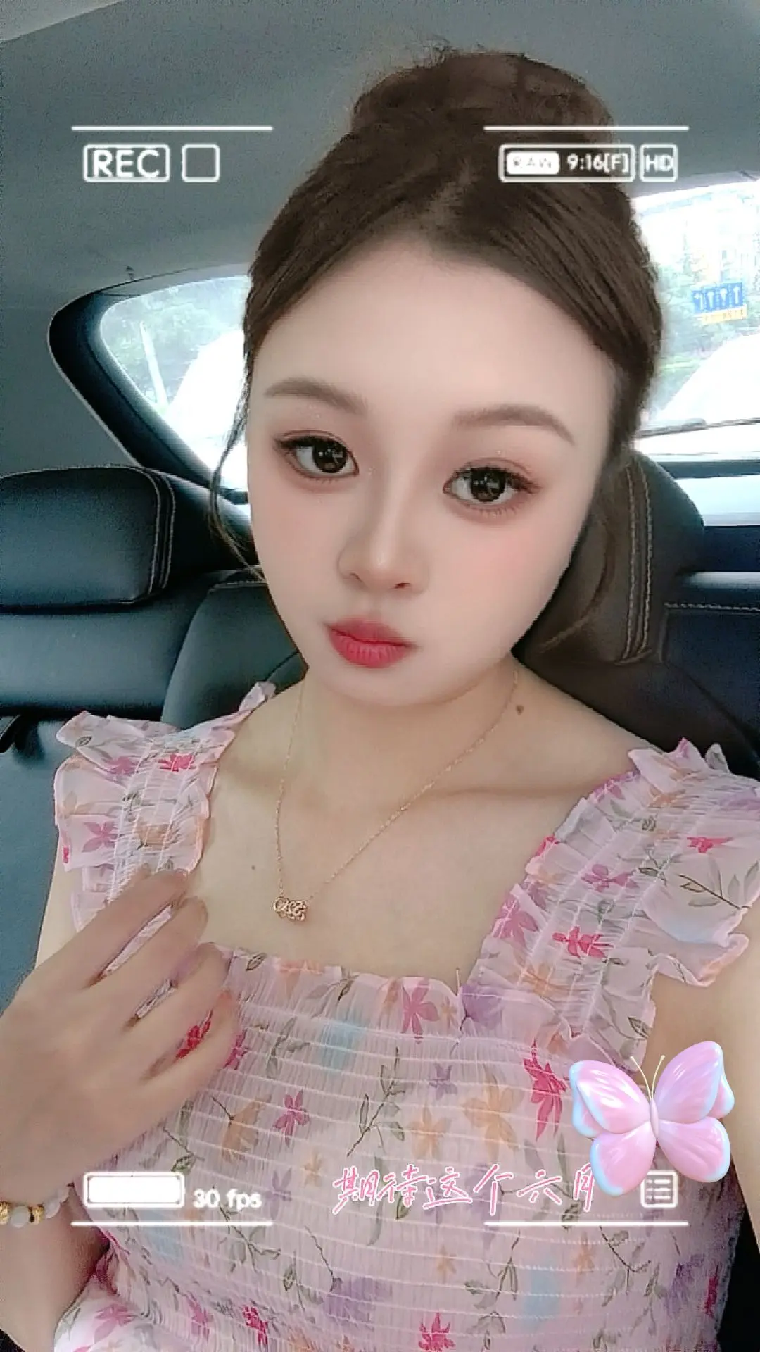 路不通时要拐弯，心不悦时要看淡，懂得知难而退，不能只感动自己