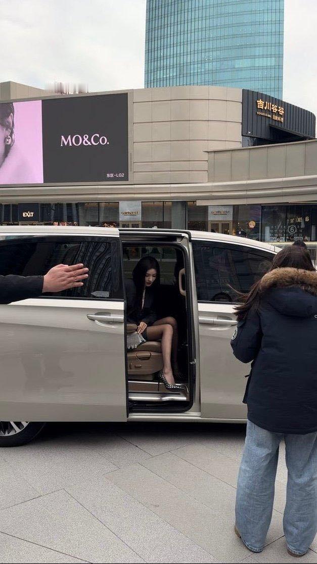 无予伦毕 💛无予伦毕 卧槽bwj好福气