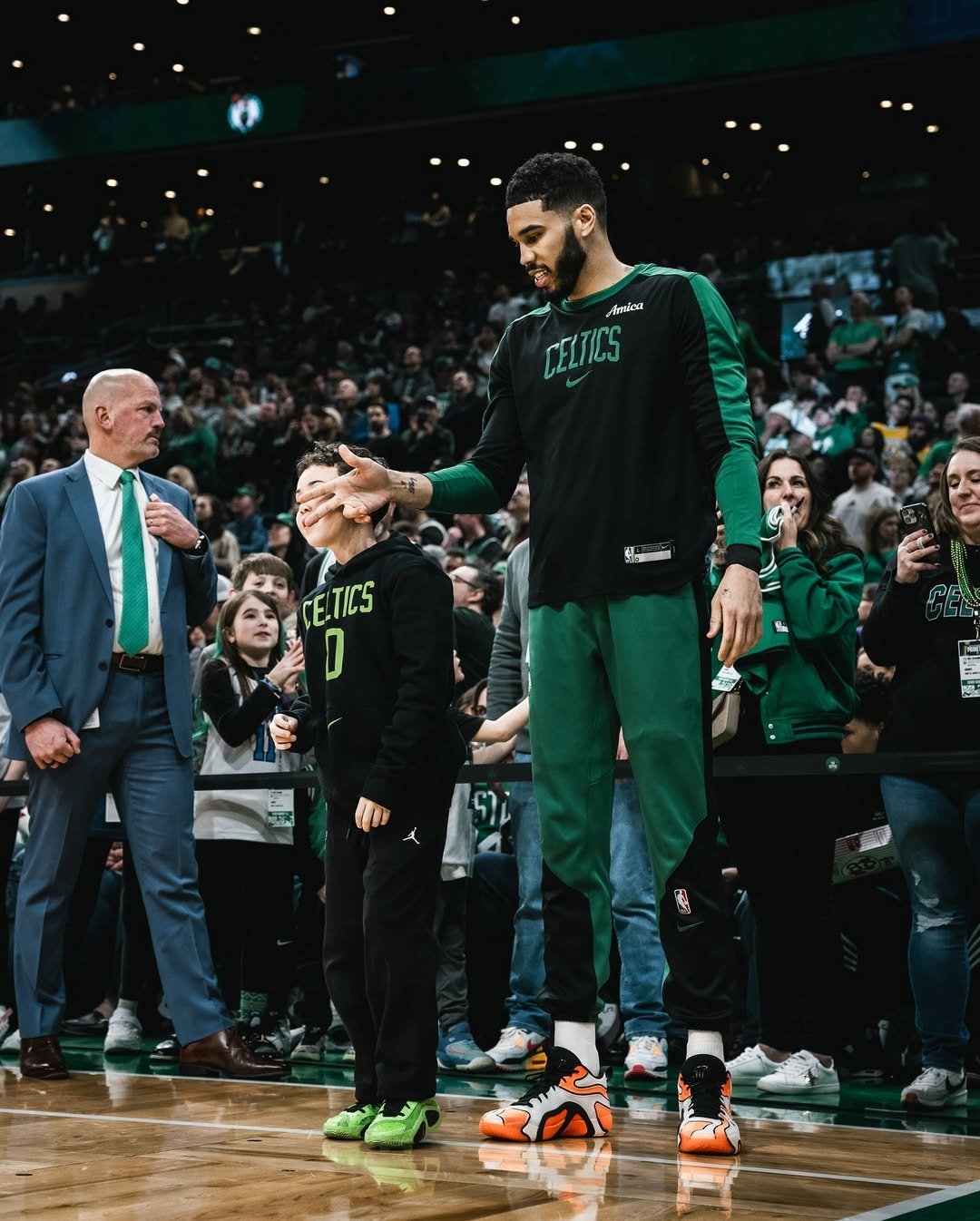 凯尔特人图库 28岁了！生日这天，是否更加想念他在场上飞奔的画面？一切艰难困苦，