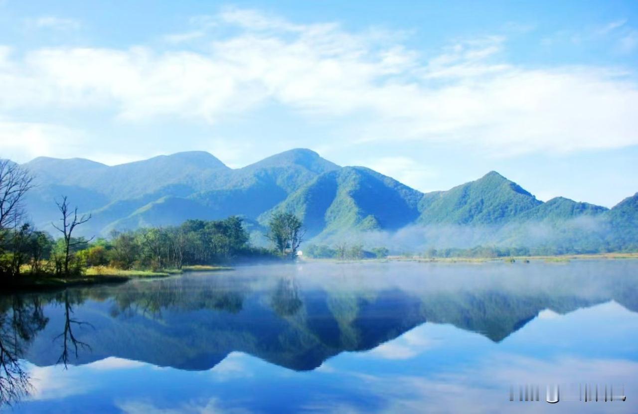 上善若水，水利万物而不争！
中善若竹，竹虚其心且向直！
下善若刀，刀生威武亦中正