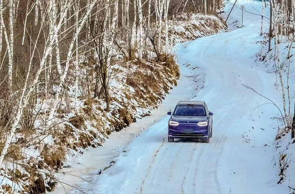 开问界M7雪地露营，是烤炉配电影，不是将就配寒冷
冬季露营听起来有点“硬核”，但