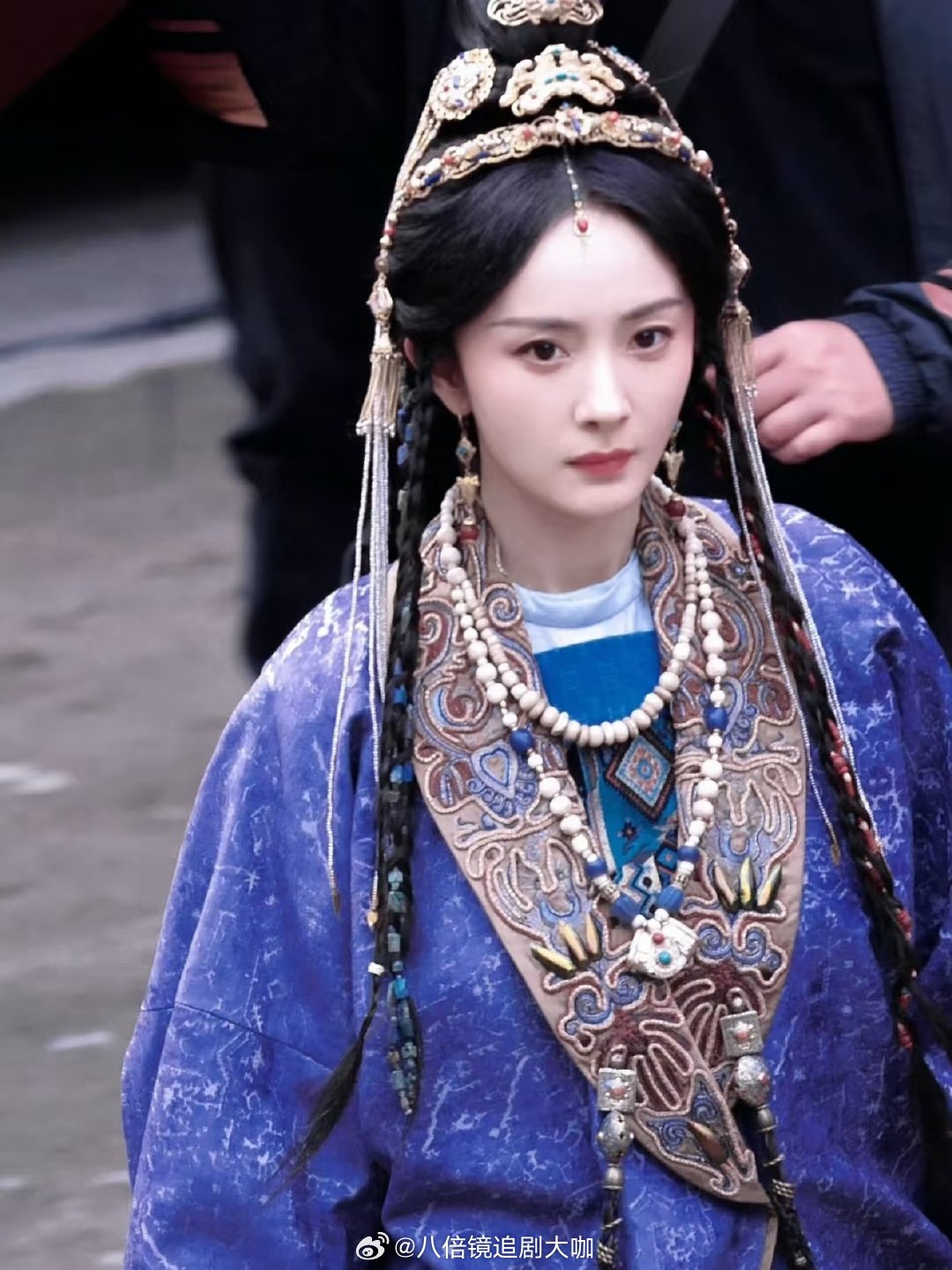 杨幂冯太后老年装扮杨幂冯太后老年妆造型 哦哟哦哟就是说。杨幂在《江山大同》的老年