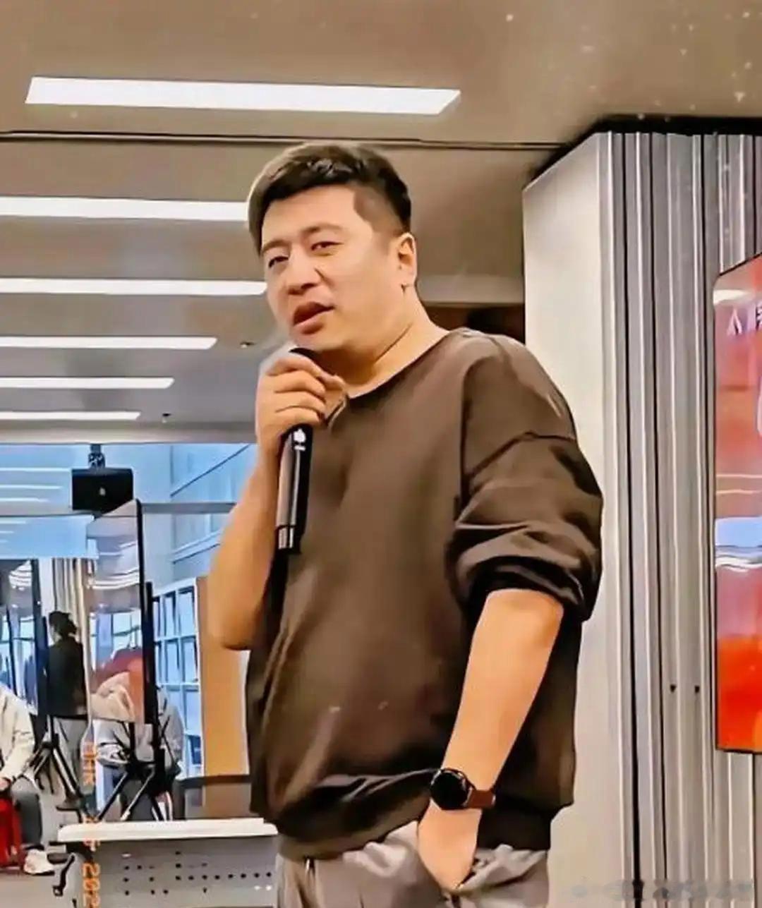 张雪峰的十大名言金句!句句都是经典:1、闭着眼睛挑一个专业，都比新闻好。2、文科