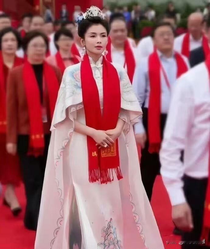 把娱乐圈当成职场看，
刘涛绝对是
HR眼里的“梦中情员”。

履历漂亮——春晚九