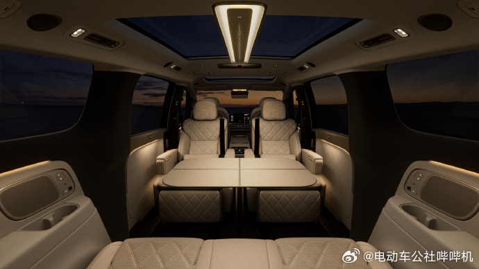 理想汽车“移动的家”，新一代理想MEGA马上要上市了，就在下周三9月2日。车内布
