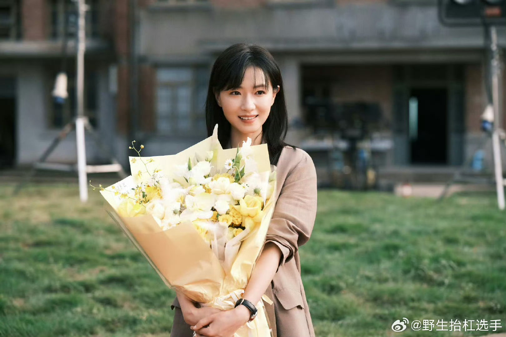  万茜首部科幻作品万茜去年拍了第一部科幻作品阅文IP盛典 作为演员无边界，作为歌