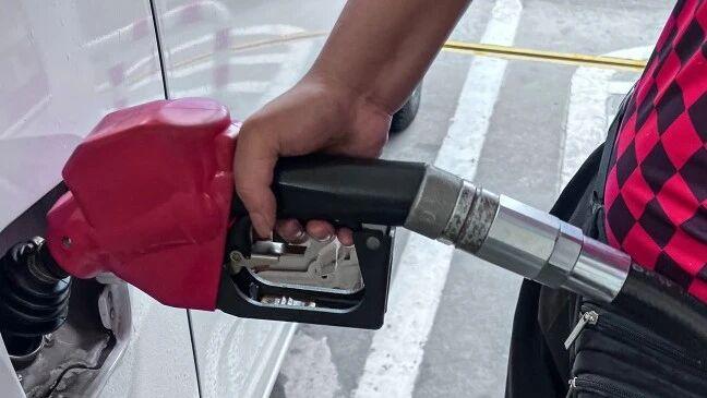 全球油价上演罕见“双轨分裂”，根源何在？

近期，全球原油市场出现罕见的“双轨分