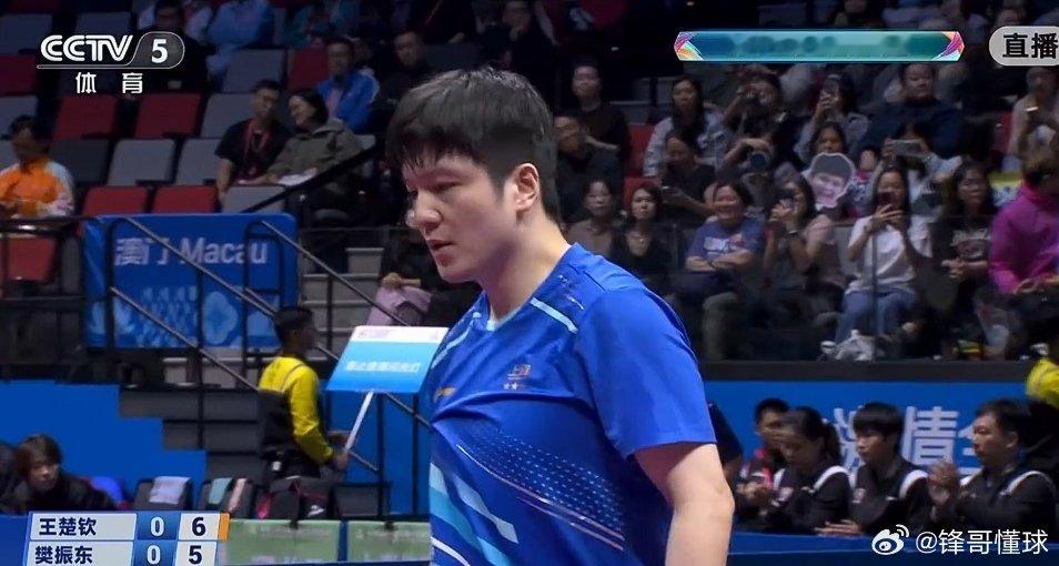 “无排名小将”力克世界第一！樊振东4-2王楚钦，晋级全运决赛。11月15日，全运