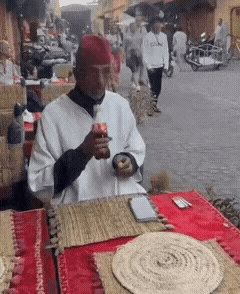 看来大哥已经找到了，
什么才是快乐的源泉。