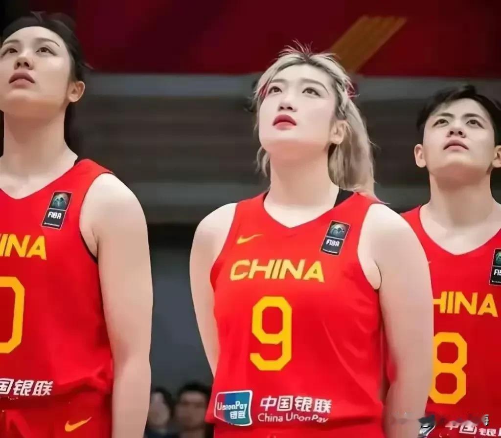 实话实说，中国女篮巴黎奥运会首发应该是以下5人：

控卫：王思雨
分卫：杨力维
