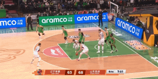 关键球！山东全队拼下前场篮板，陈林坚三分稳稳命中，直接稳住军心！辽宁男篮vs山东