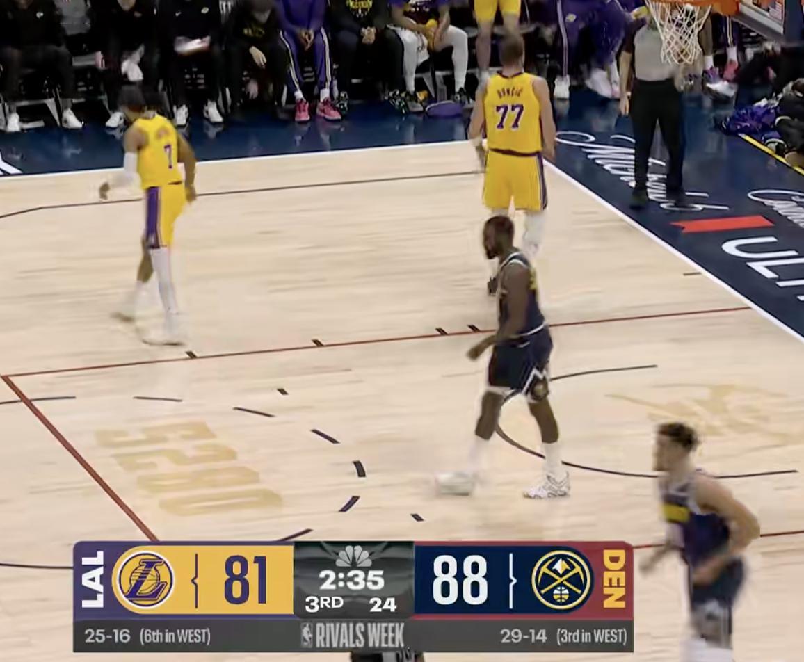 湖人暂停！81-88落后7分 