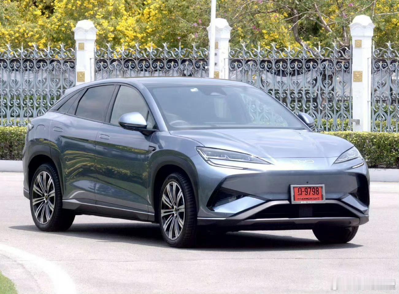 这比任何广告都有效果！总理座驾绿色出行！最近被泰国总理这个动作刷屏了！用海狮接咱