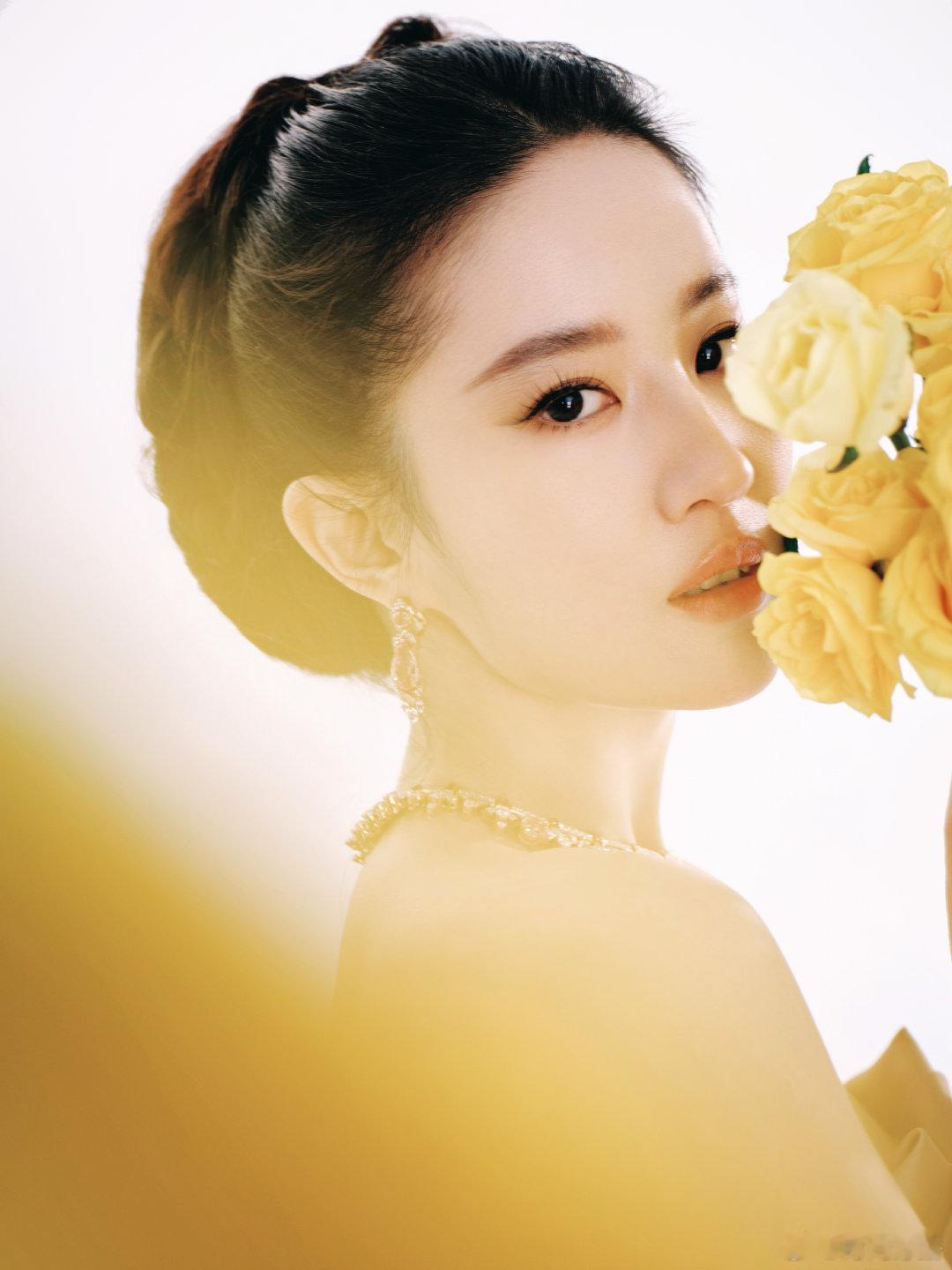 #刘亦菲压轴#小姐姐绝对是红毯上的女王啊，每一次看刘亦菲走红毯都是一种享受，她真