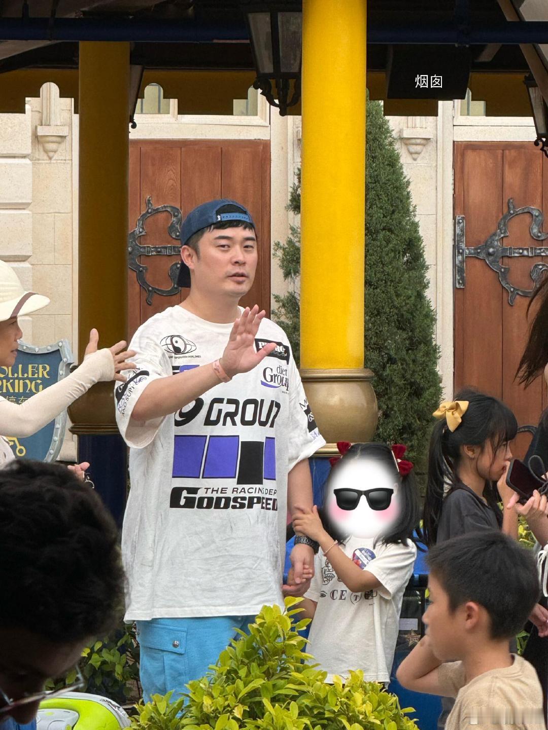 新加坡环球影城偶遇陈赫张子萱一家新加坡环球影城偶遇陈赫一家新加坡环球影城偶遇陈赫