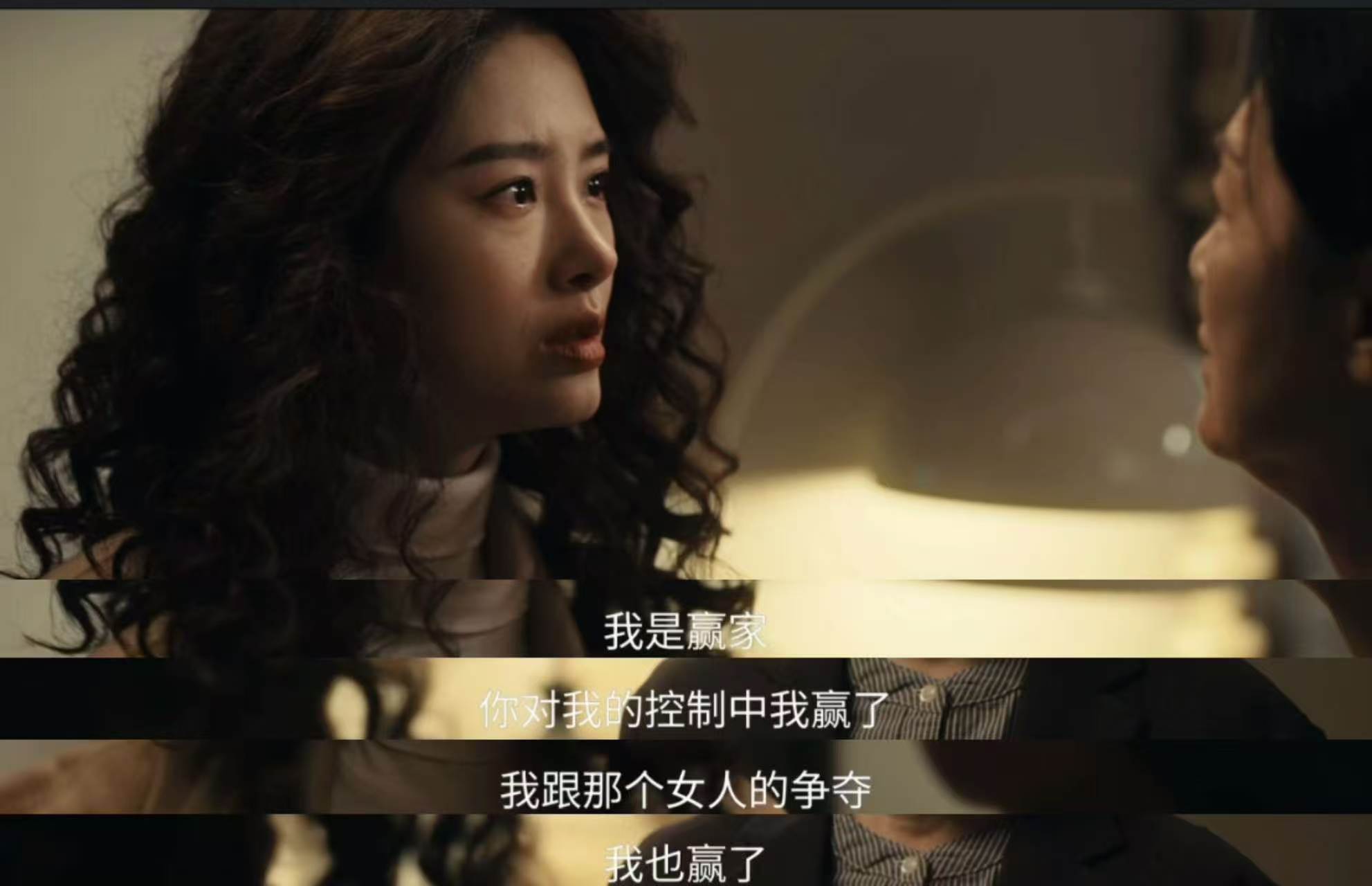 杨采钰跳楼戏被掌掴仍执着等待，满心委屈倾诉却不被母亲理解，周媚最后纵身一跃太戳心