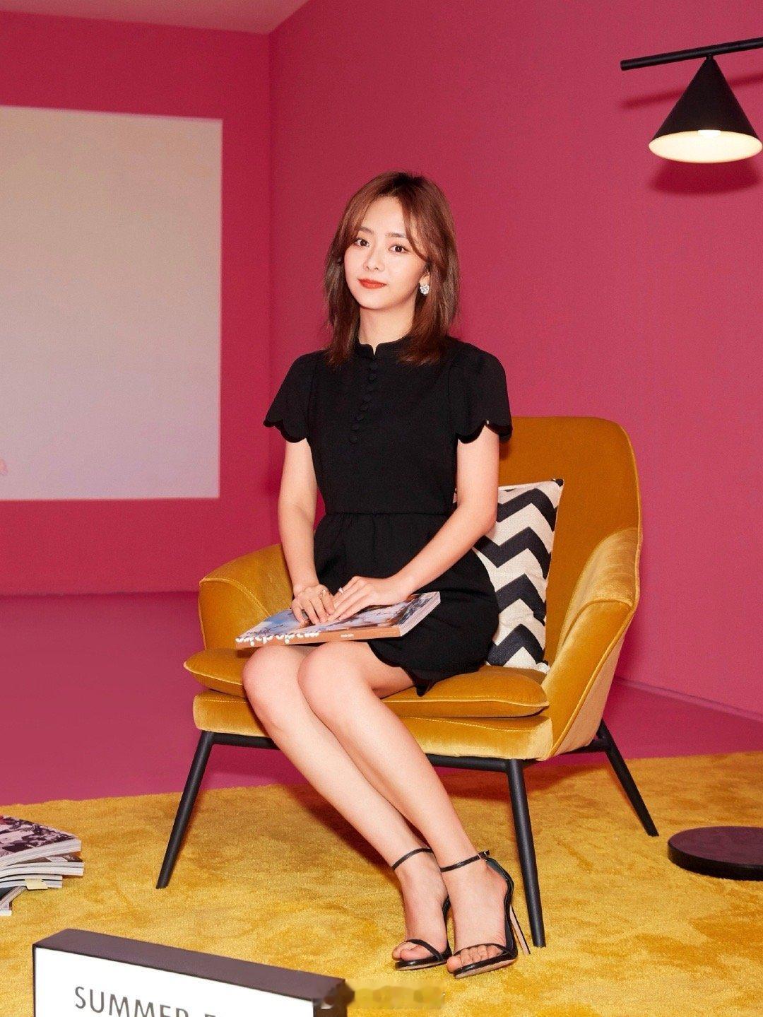 谭松韵极品一字带玉足