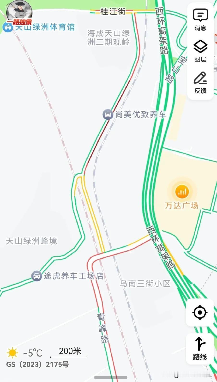 十点多，有听众给974交通广播反映，天山绿洲小区车辆从桂江街到青峰路出行困难，特