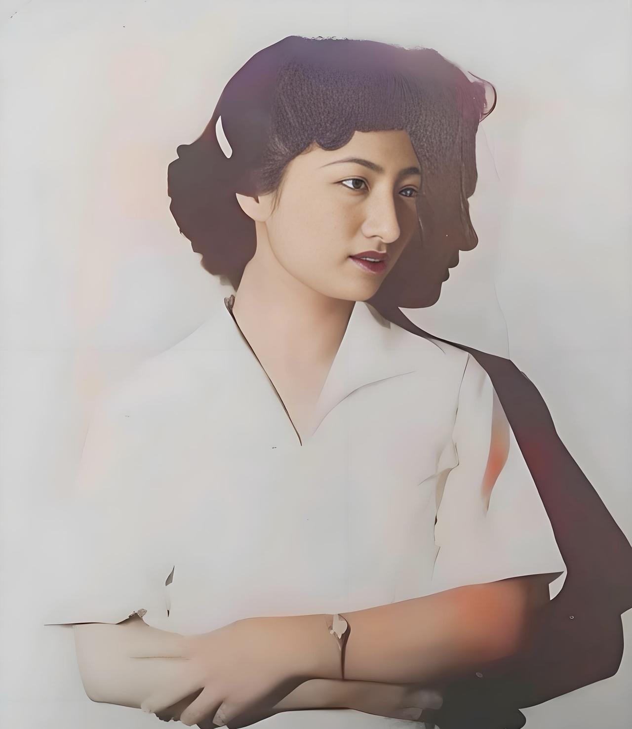 1949年，国民党美女特工张春莲，为了活命，嫁给了陕北一个农民，还给对方生了8个