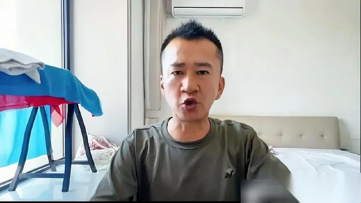 一句话，150万粉没了。

换你你受得了吗？

网红李嘉明就栽在了随口一句吐槽特