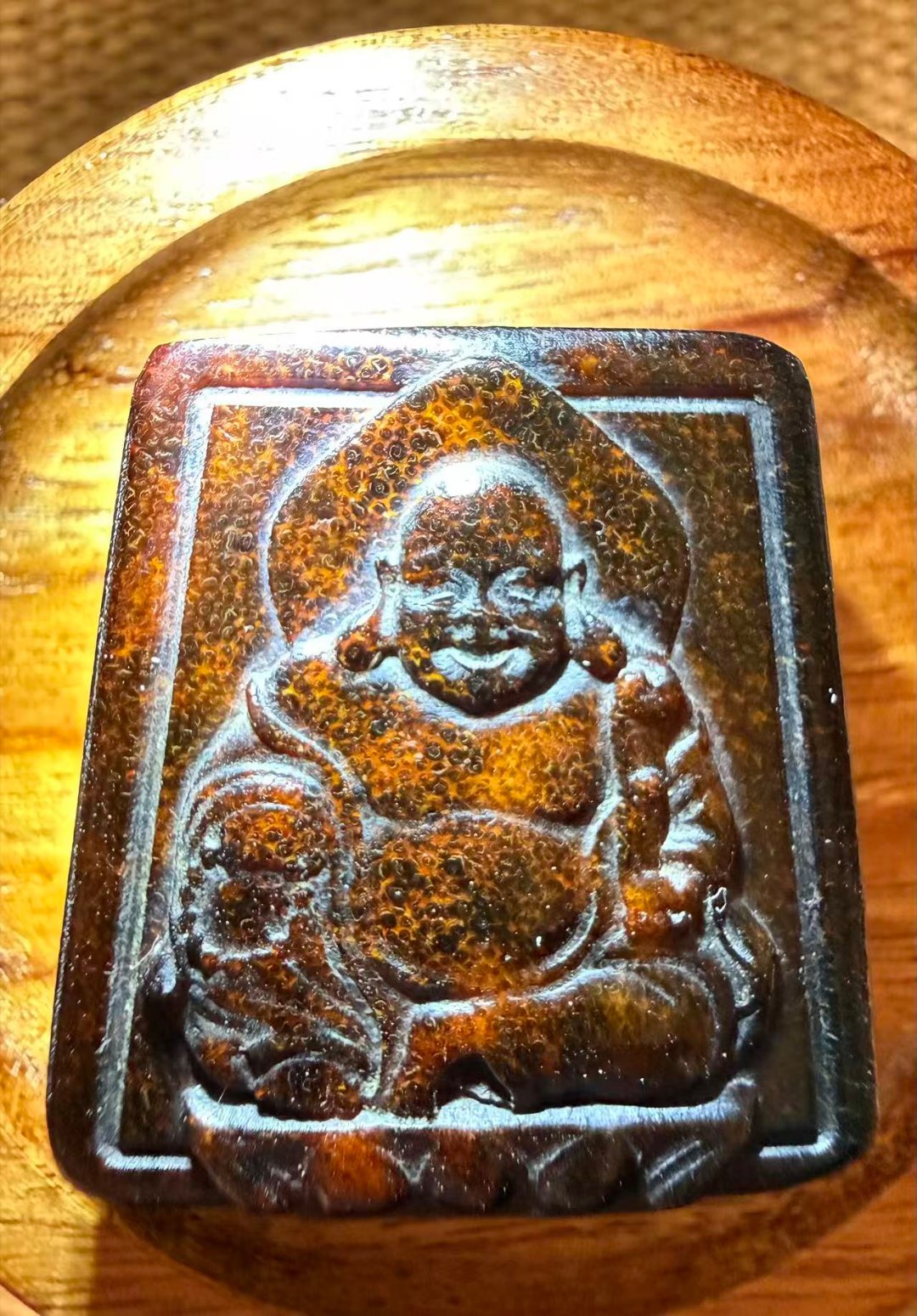 杂项趣谈 非犀和亚犀二大类，亚犀产地复杂，亚洲好几个小国都有，具体可去查询百度，