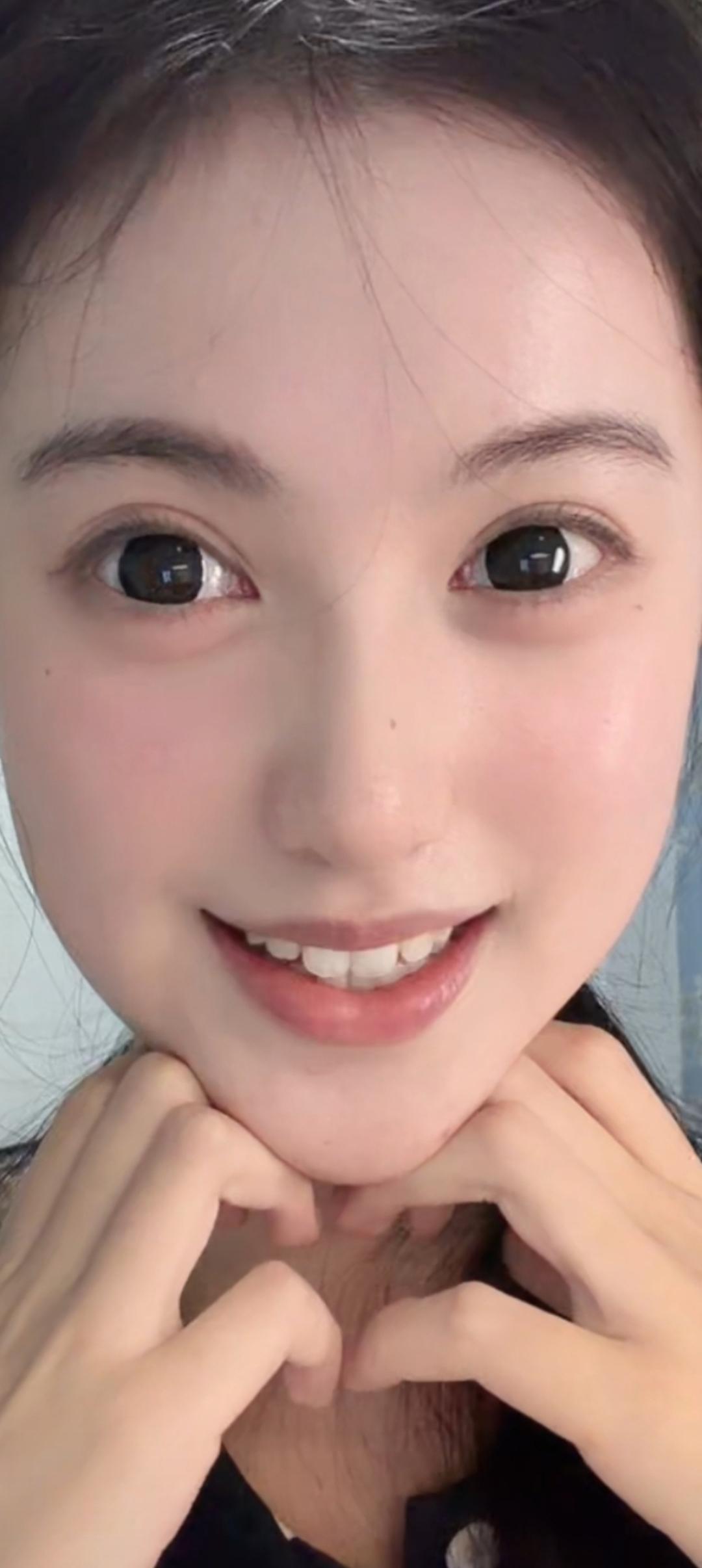 这姑娘笑得真可爱！