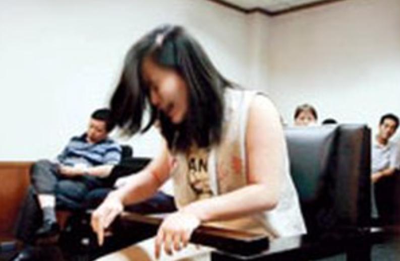 “别审了，直接判我死刑吧！”2006年6月，北京一中院法庭上，28岁女白领刘晶晶