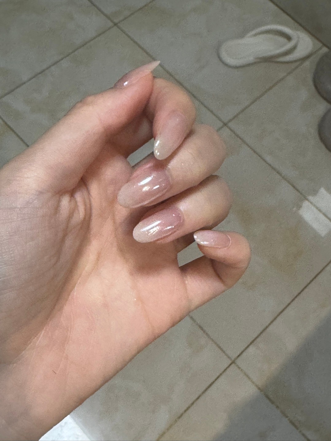 宝宝们美甲跟睡衣再就是这个睫毛跟美瞳真的很好看哈哈哈哈哈 ​​​