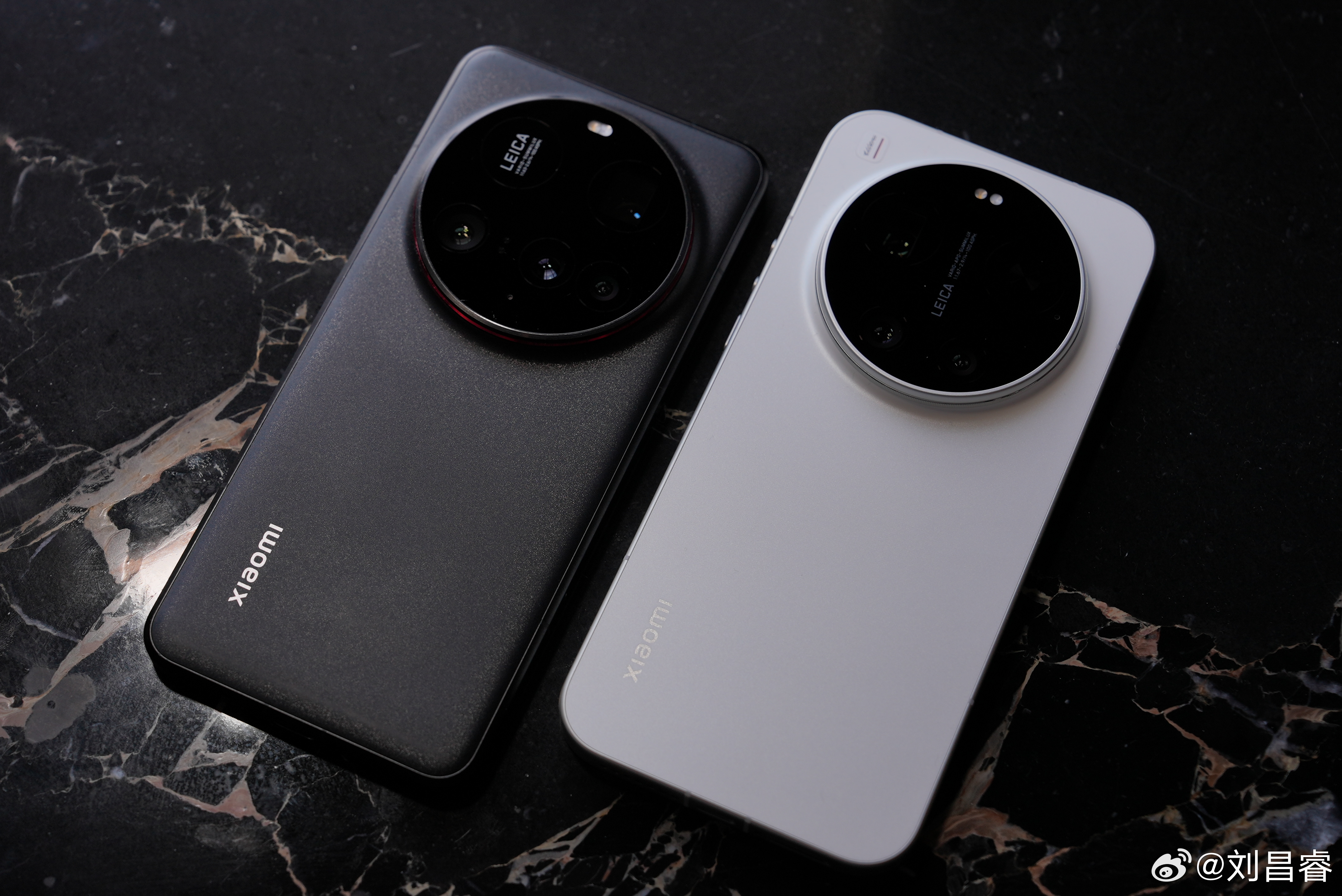 来一组小米 17 Ultra 的图赏！白色精致感很棒 对比 15 Ultra 镜