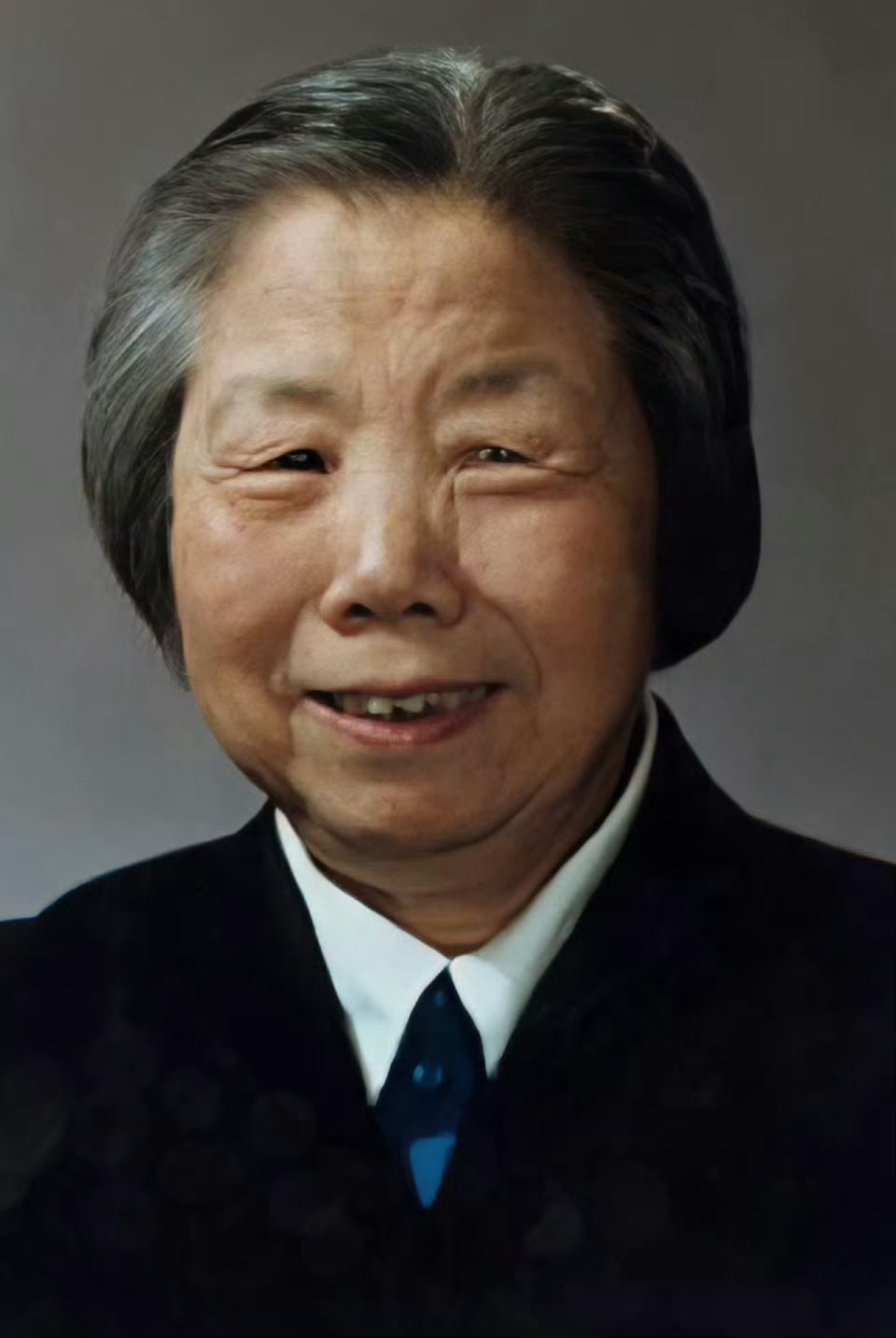 1992年7月11日，邓颖超同志在北京逝世，享年88岁。缅怀