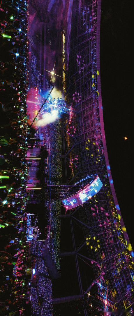 王源三面台和四面台王源都笑纳了 🎶宇宙狂欢合肥站看点十足，罕见双舞台设计出圈，