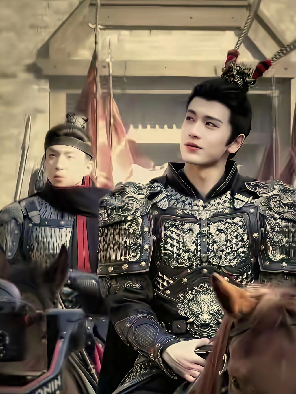 张凌赫现在确实是火
走个通告粉丝人山人海
和成毅有的一拼了