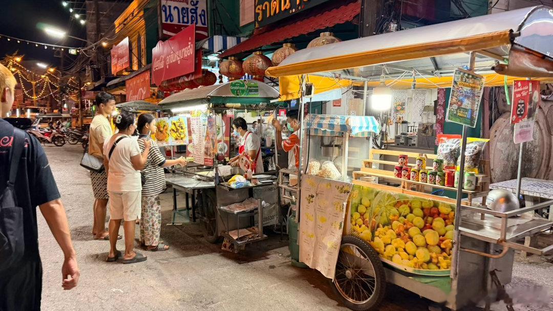 半夜都不休息的泰仔们