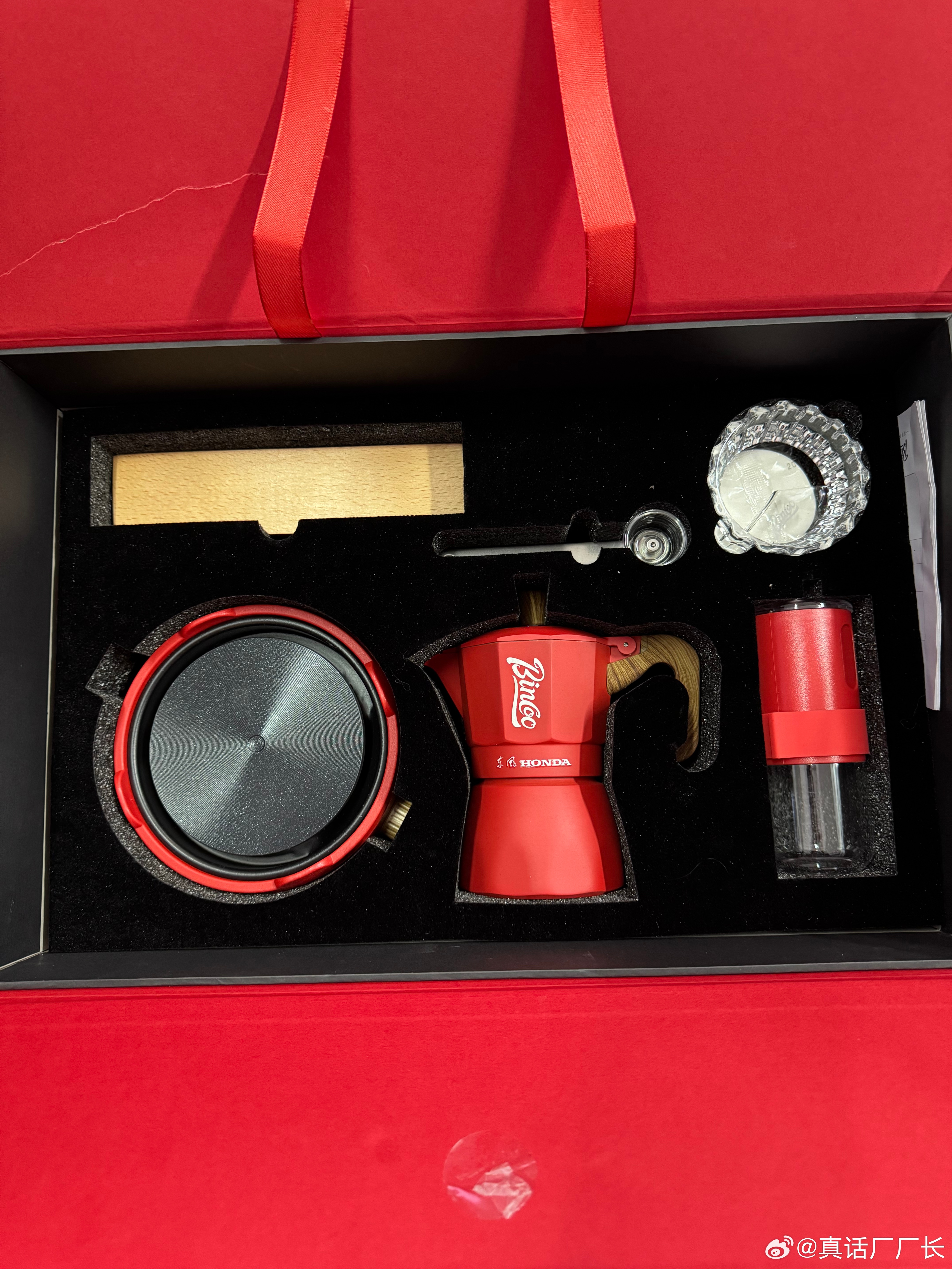 三月宠粉儿福利又来了！关注我+转发微博，随机抽一位幸运儿 送咖啡摩卡壶套装一份！