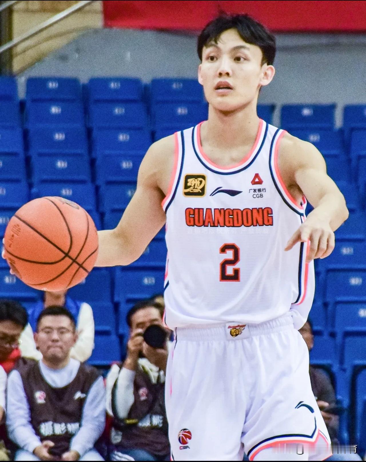 广东103-107广厦，这4位球员打出全明星级别

1，孙铭徽今天三分像开了挂一