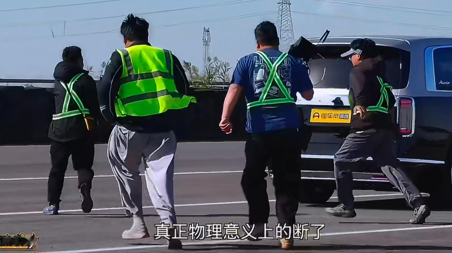 尊界 懂车帝尊界V800刹车踏板支架断裂纯吃瓜。尊界V800三台车踏板支架都断了