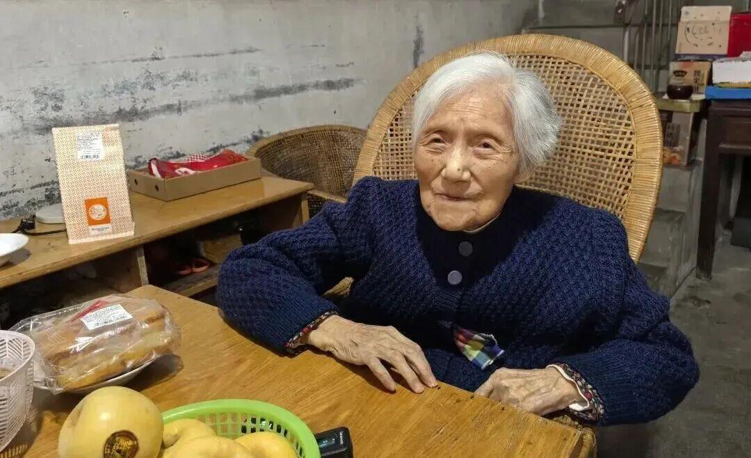 110岁奶奶无三高！生活全程自理，7个长寿习惯坚持一辈子
 
浙江台州110岁的