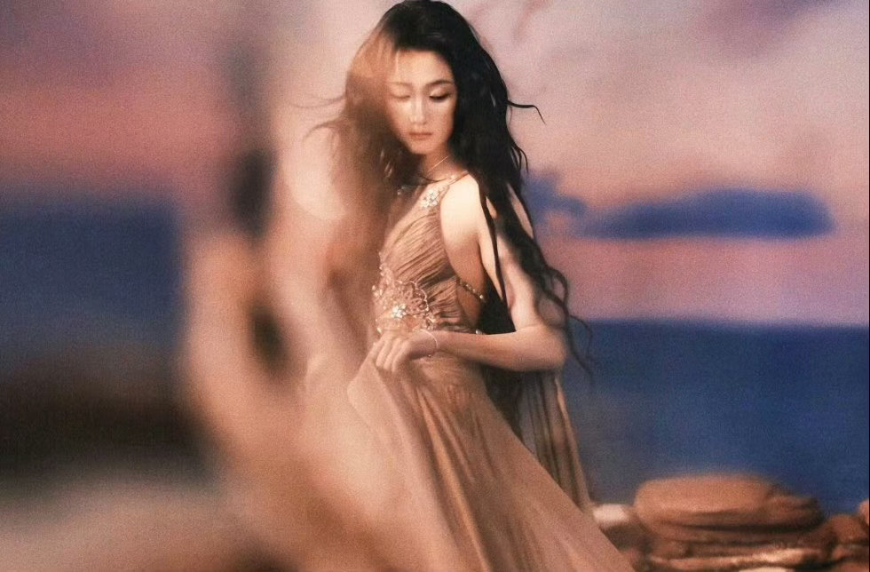 杨单给关晓彤化的暮色霞光妆关晓彤暮色霞光妆关晓彤暮色霞光妆氛围感绝了！杨单老师精