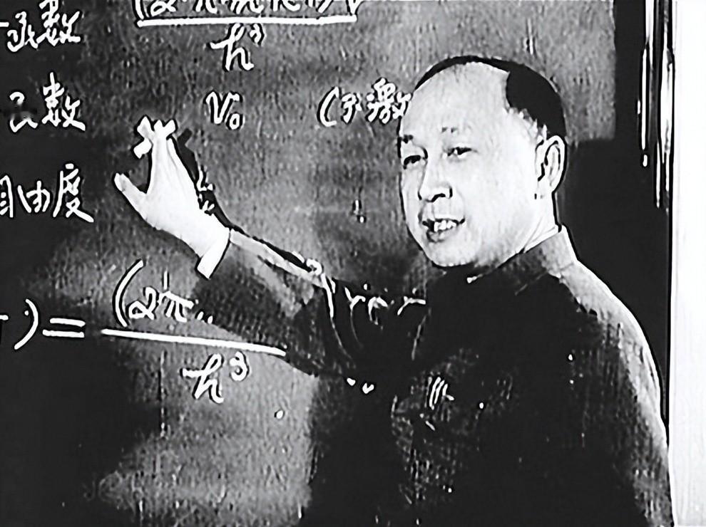 1955年冬天 一顿饭改变了中国导弹的命运。
钱学森刚从美国回来不到两个月 火车