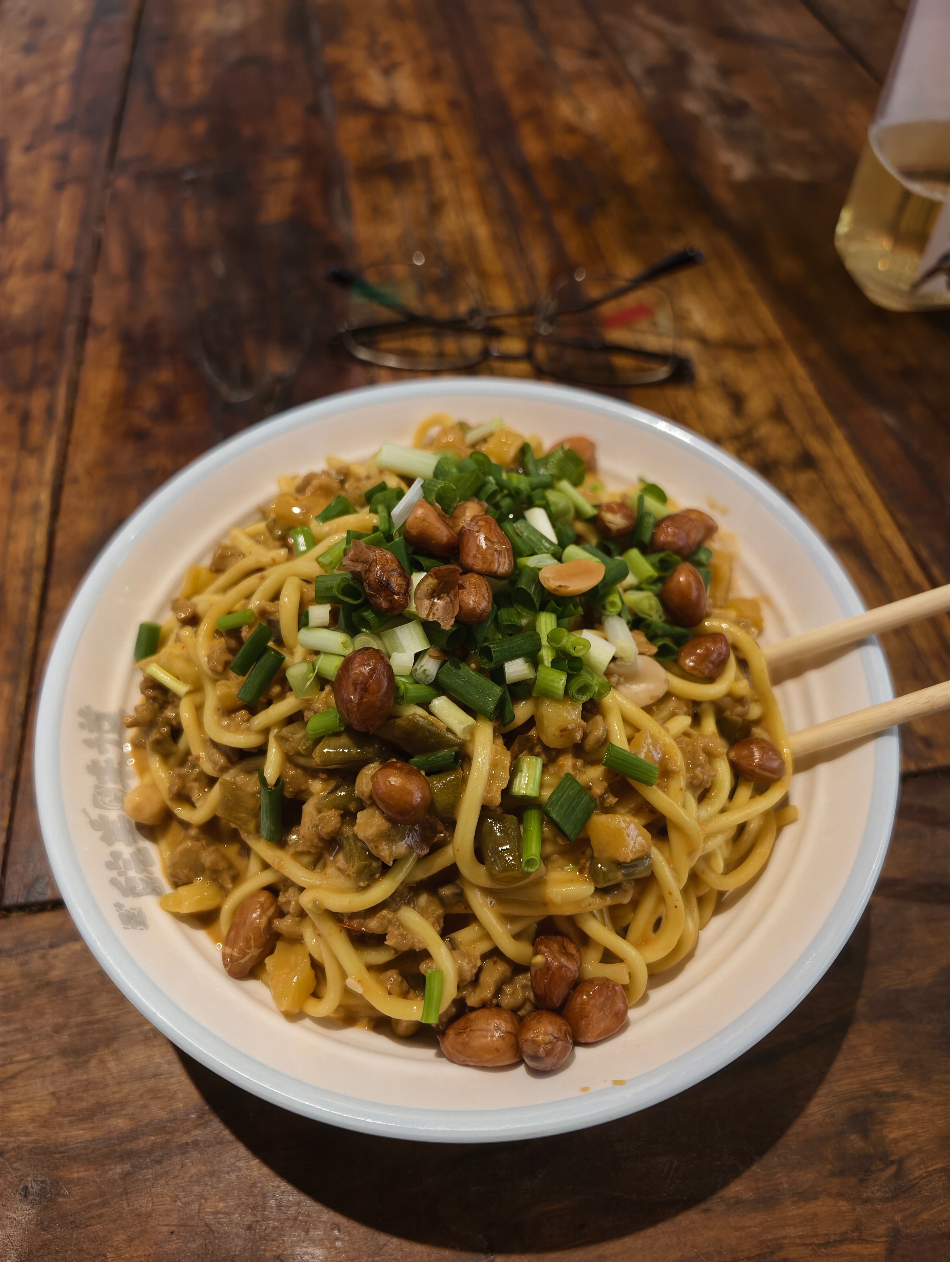 午饭来碗简简单单的热干面，售价15元，看起来咋样？