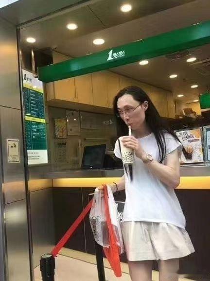 既以背影赢了天下，何必回头乱了芳华。 搞笑幽默