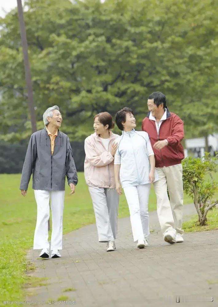 不完整的《养老打油诗》，谁能够用您发财的金手指，来续最后一句？谢谢！

晨起公园