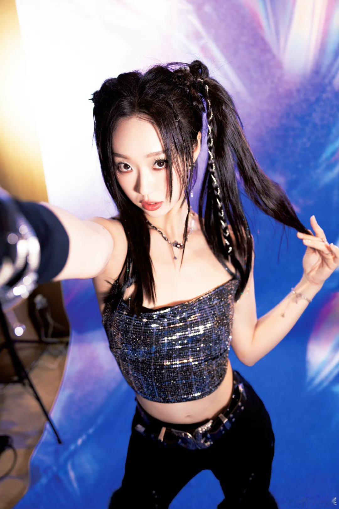 管乐女团味 管乐青春芒果夜造型有女团那味儿了，甜酷满格活力拉满了！管乐甜酷满格活