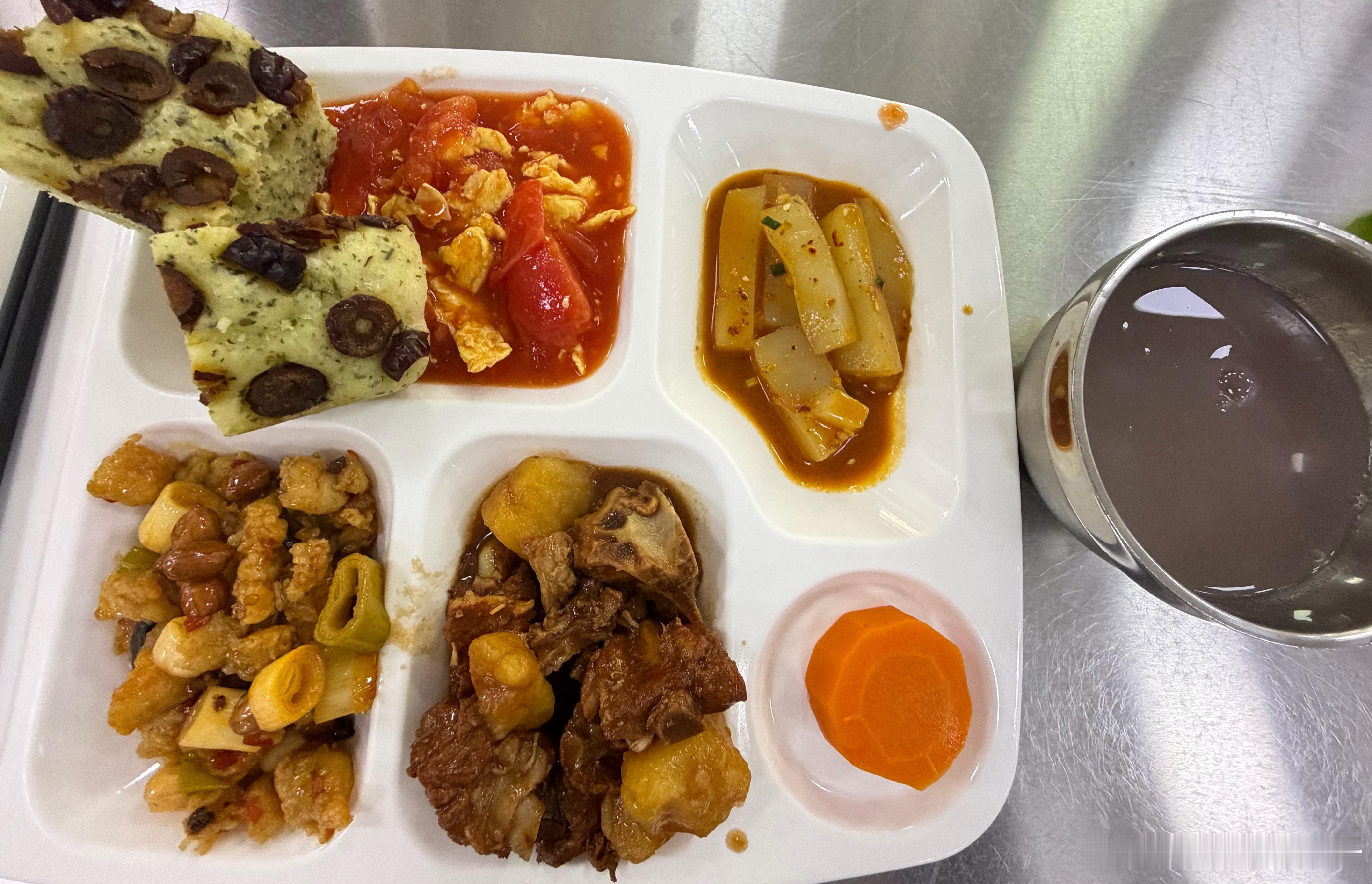 昨晚半夜肚子疼醒估计是昨晚小龙虾的原因平常不怎么吃 看来真是不适合吃啊继续在恢复