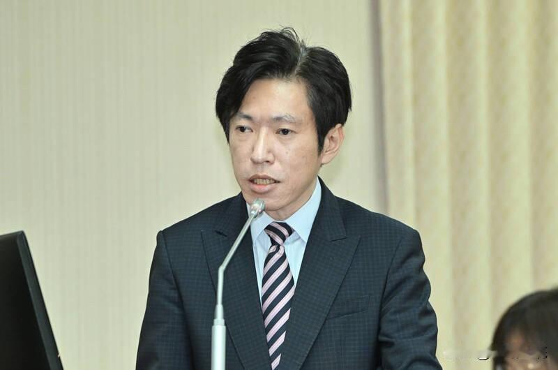 郑丽文称统一公投很难 张惇涵：维持现状是共识

国民党主席郑丽文8日称，在台湾要