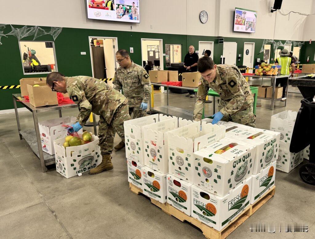 美国“粮食券”断粮在即 洛杉矶食物银行需求激增
美政府停摆 美国
受美国联邦政府